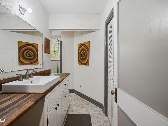 15th image of 251 Charleston St