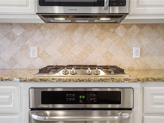 4th image of 4933 Wister Ln