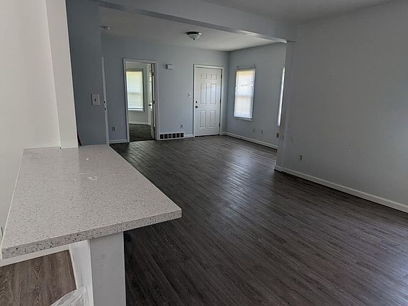 5th image of 108 Park St APT 2