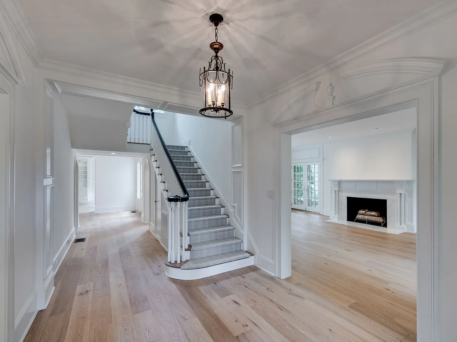 5 bed, 5.5 bath, 5564 sqft, $17,500 — Photo 2