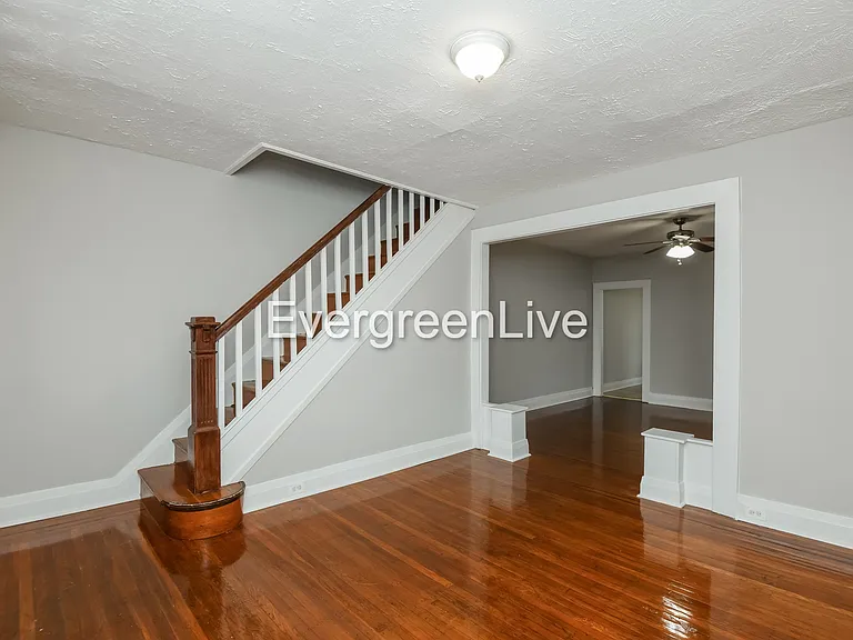 2837 Pelham Ave — Photo 4