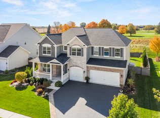 111 Bluegrass Pkwy, Oswego, IL 60543