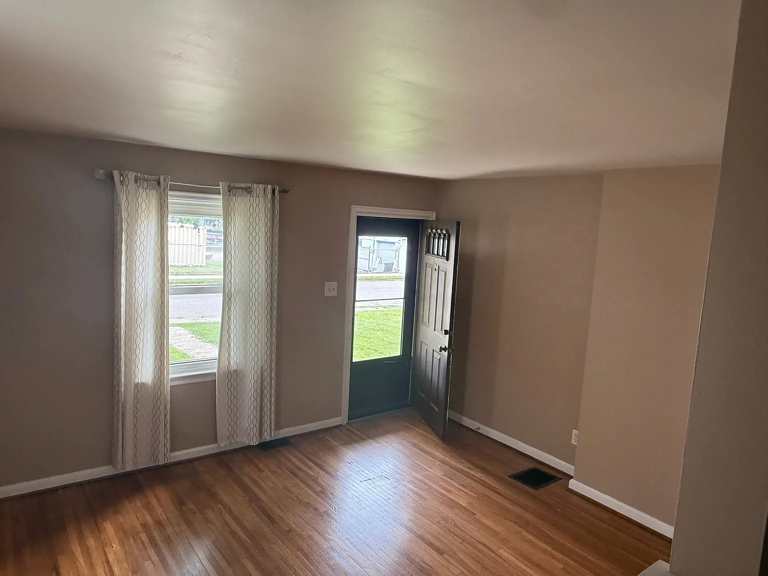 2 bed, $1,300 — Photo 2