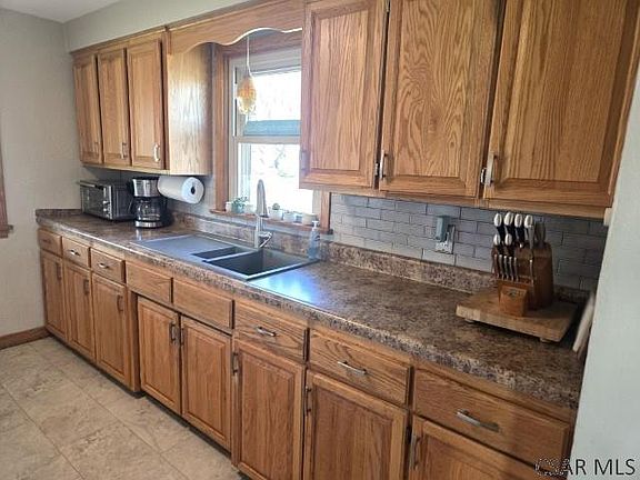 5th image of 211 Dowling Rd