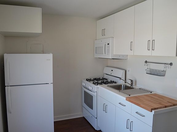 4th image of 526 S Presa St APT 7