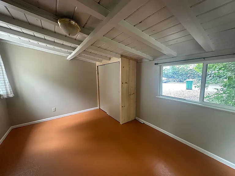 2050 Laburnum Ave — Photo 21