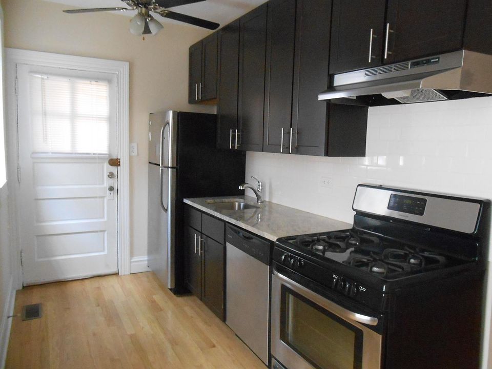 1st image of 3620 N Marshfield Ave #1L