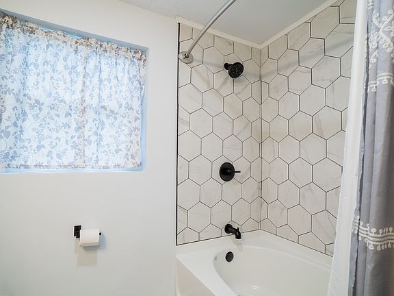2nd image of 502 S Division St #2