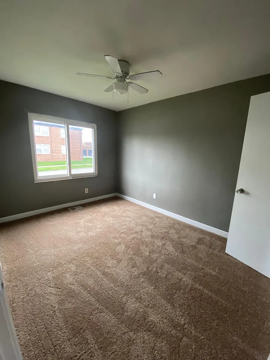 Building Photo - 2039 Warrensville Center Rd #2