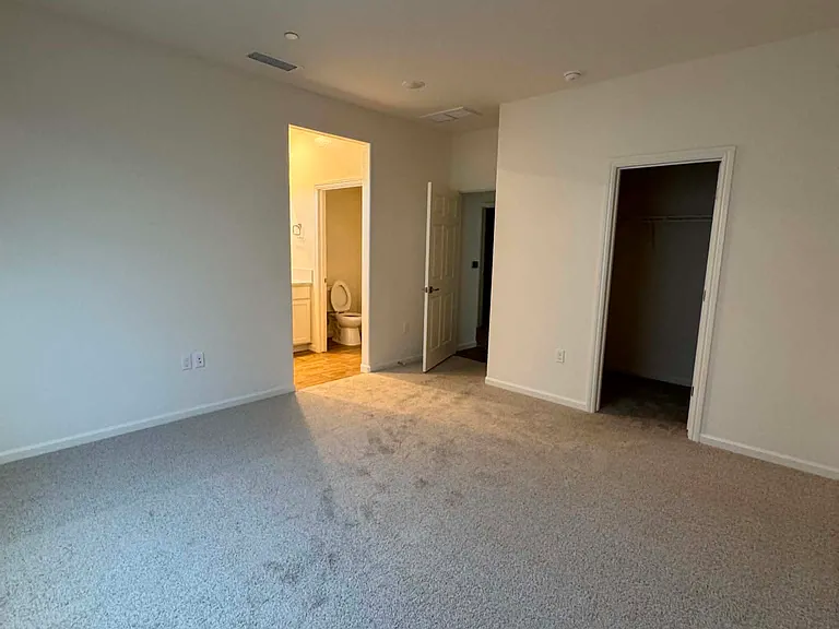 2183 N Renn Ave — Photo 4