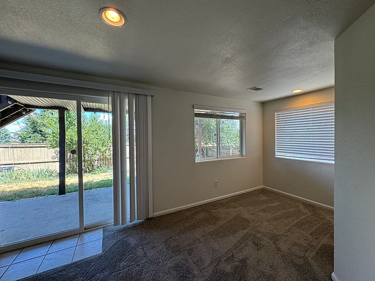 10549 Laurelglen Cir — Photo 22