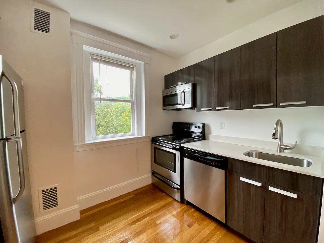 235 Park Dr — Photo 4