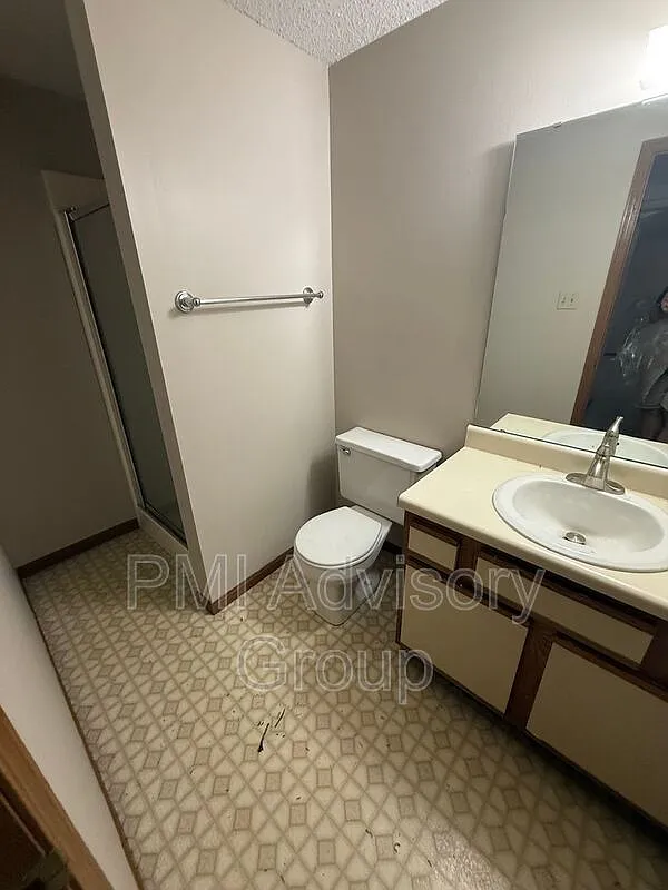 3 bed, 2.5 bath, 1546 sqft, $1,570 — Photo 3