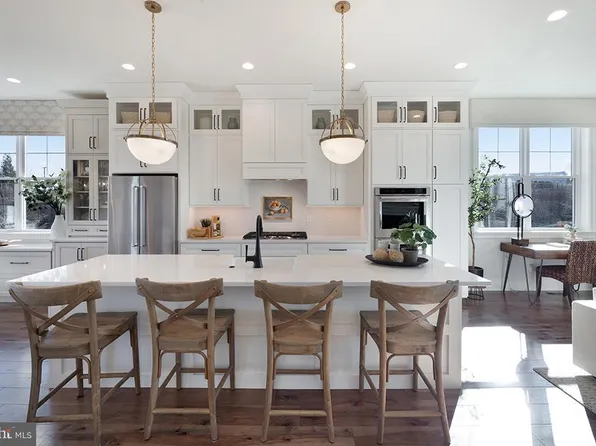 350 Paddock Circle 24b, Newtown Square, PA 19073