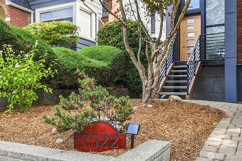 2nd image of 7522 14th Avenue NE