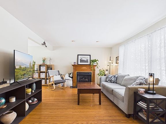 5th image of 582 Watson Rd