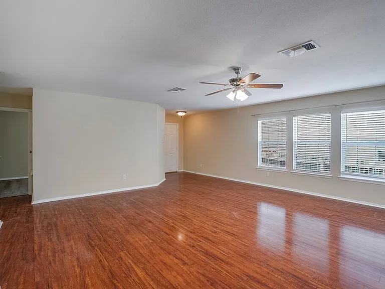 2101 Deer Creek Trl — Photo 5