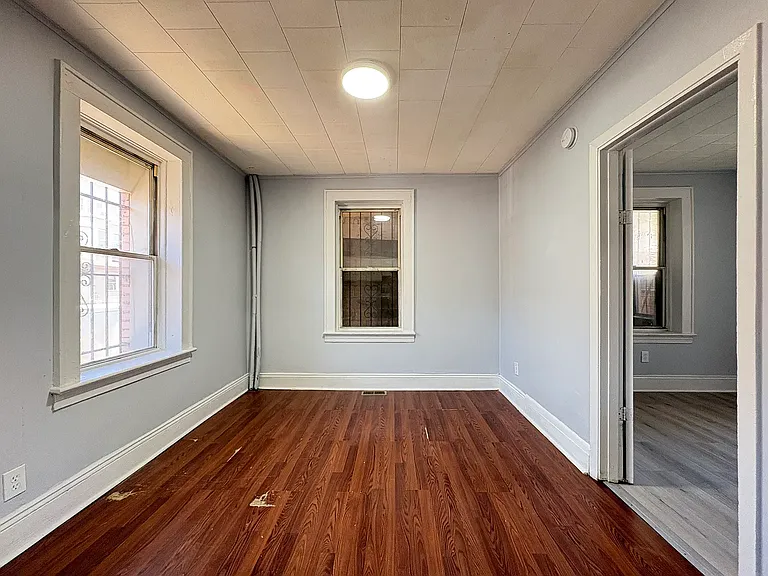 401 Marshall St #1LA — Photo 4