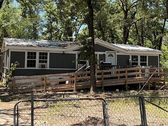 3rd image of 115 Fernwood Dr