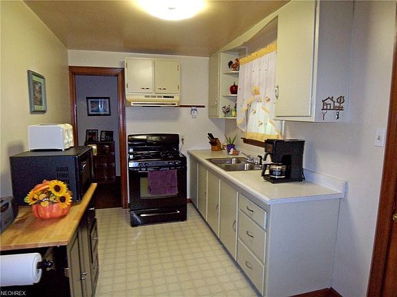 4th image of 607 Montgomery St