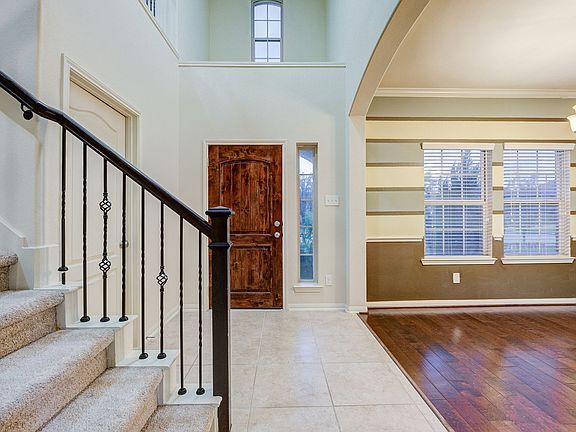 3rd image of 8719 Seguin Cove Ln