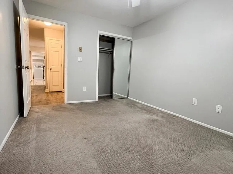 115 Amberly Dr #H — Photo 10