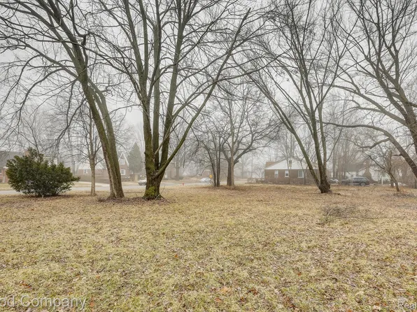 5577 Woodhall St, Detroit, MI 48224