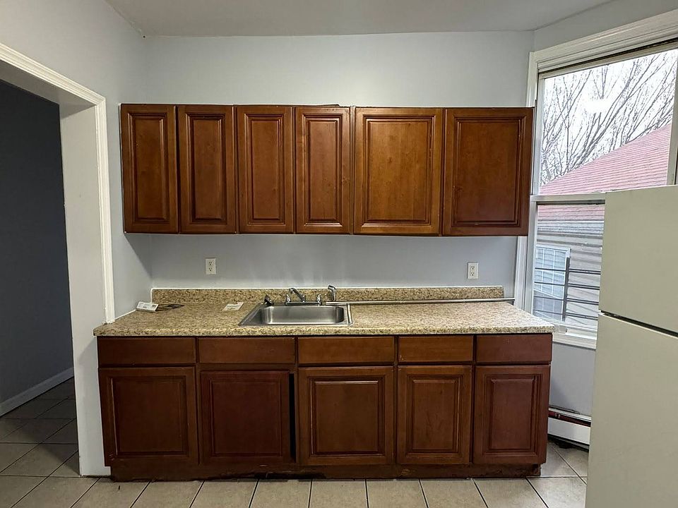 1st image of 117 Grant Ave #3R