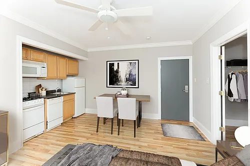 18 E. Elm Photo 1