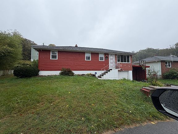 2nd image of 27 Dillon St