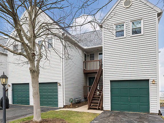 3rd image of 634 W 2nd St APT 205