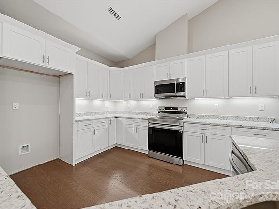 4th image of 831B Wynnshire Dr