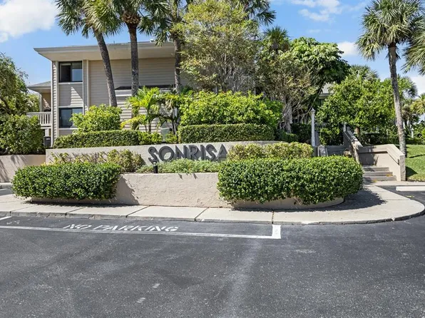 2000 Gulf Blvd APT 11, Belleair Beach, FL 33786