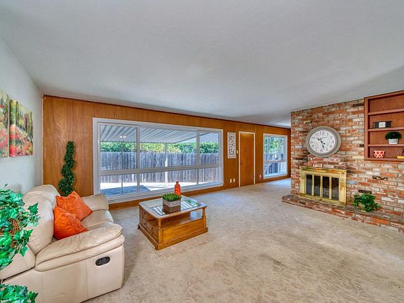 3rd image of 13901 Ravenwood Dr