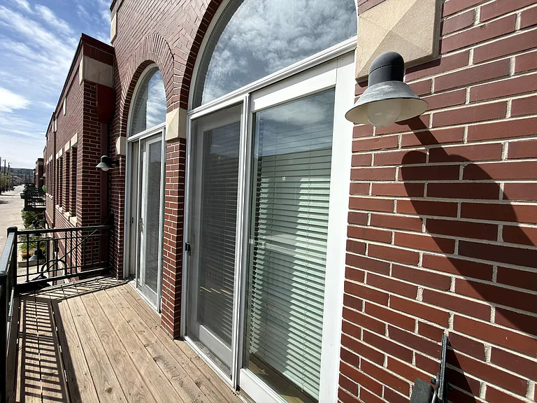 3640 E Ellsworth Ave — Photo 2