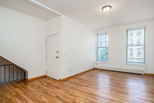3rd image of 545 Bramhall Ave
