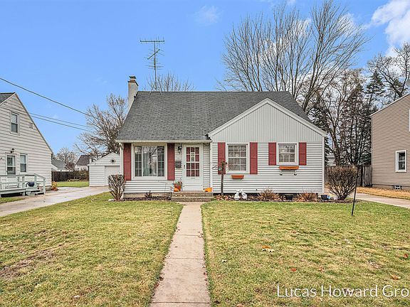 2nd image of 1341 Northlawn St NE