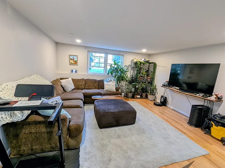 89 Pleasant St #C1 — Photo 6
