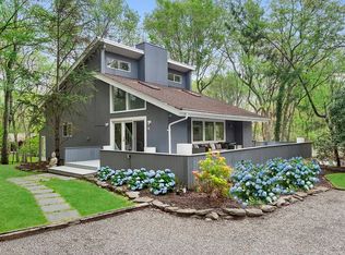 15 W Neck Rd, Southampton, NY 11968