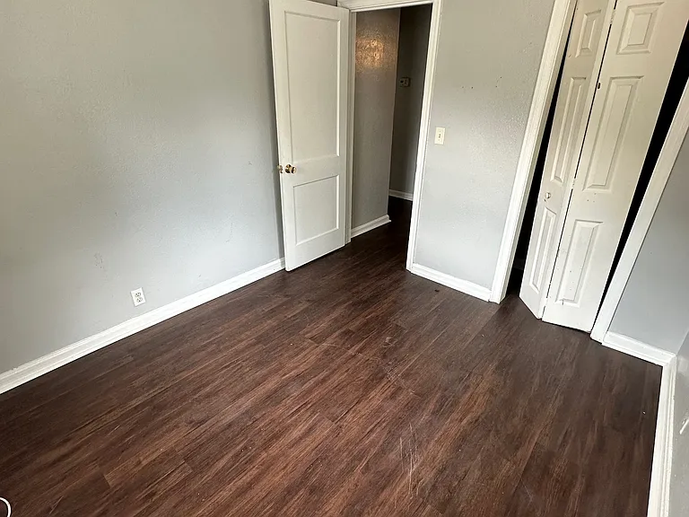 1450 W 22nd St — Photo 13