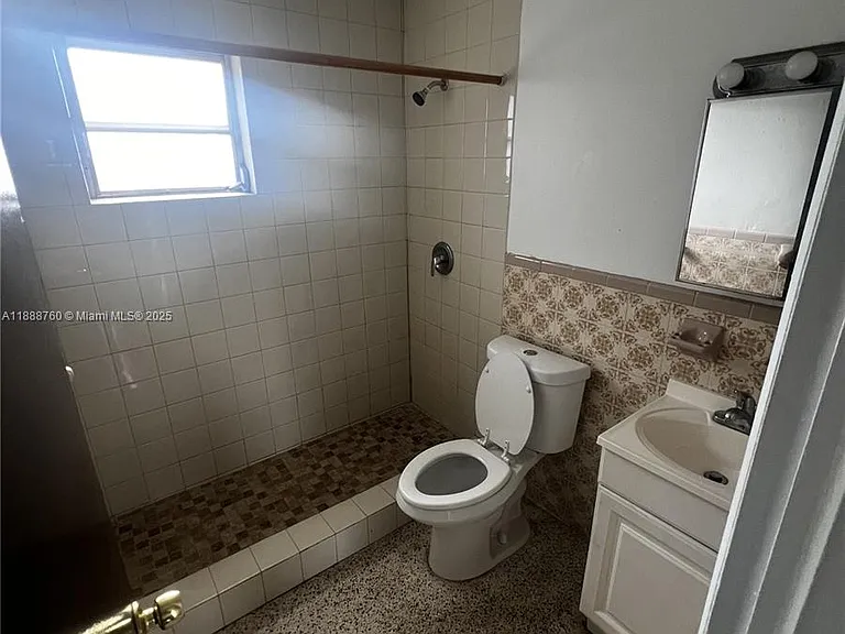 619 SW 11th Ave #2 — Photo 4