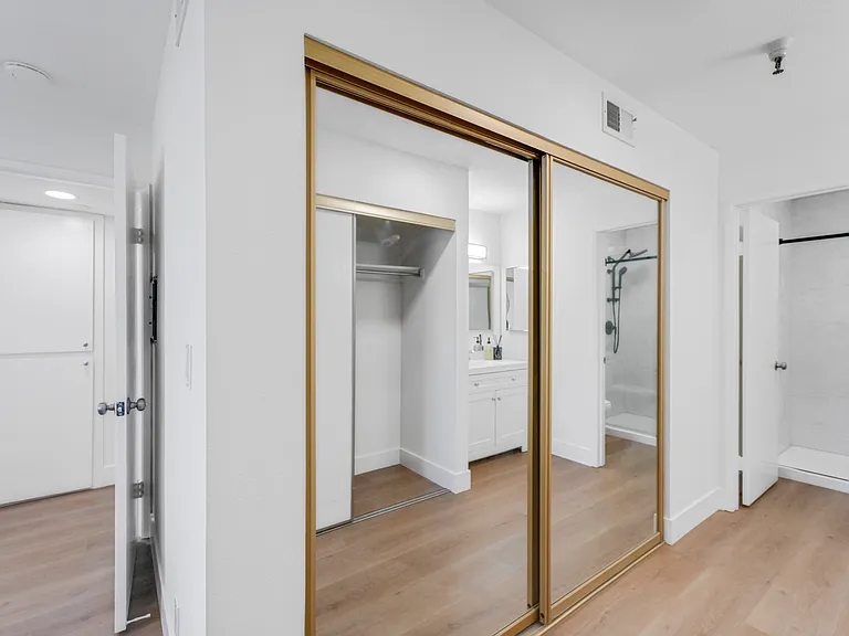 2111 Latham St #307 — Photo 46