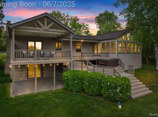 11404 Cedar Bend Dr, Pinckney, MI 48169