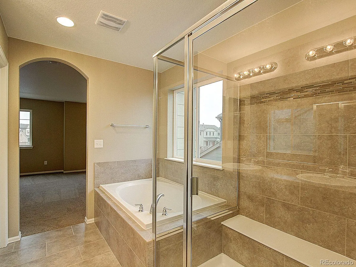 Main bedroom - 131 Stewart Way