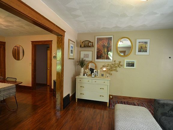 3rd image of 309 W Edwards St