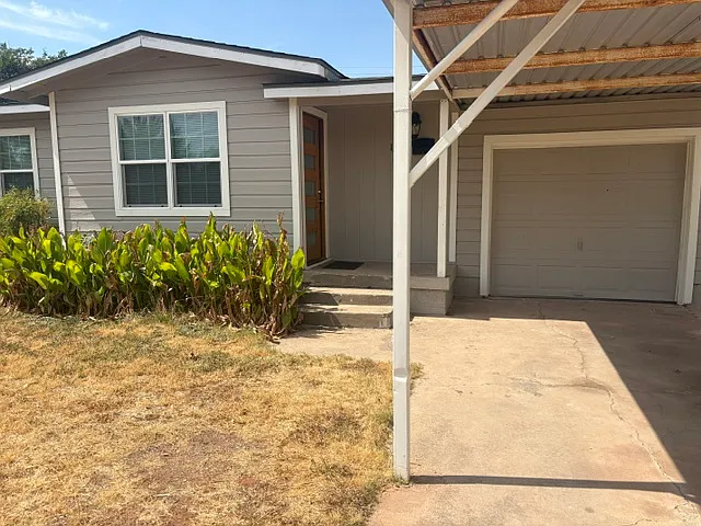3 bed, 984 sqft, $1,900 — Photo 2