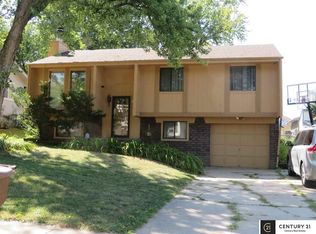 2305 Nottingham Dr, Bellevue, NE 68123