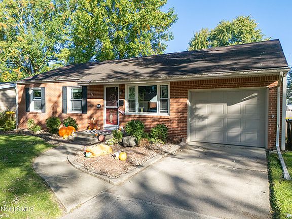 4th image of 828 Cherry Ln