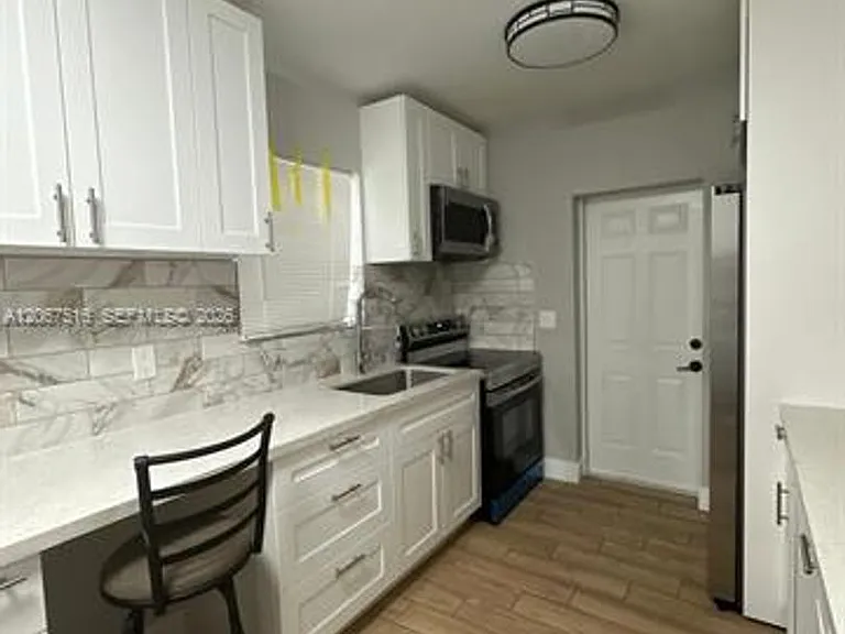 15 NW 31st Ave #15 — Photo 12