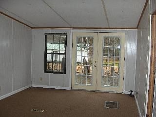 5th image of 2572 Douglas Ave